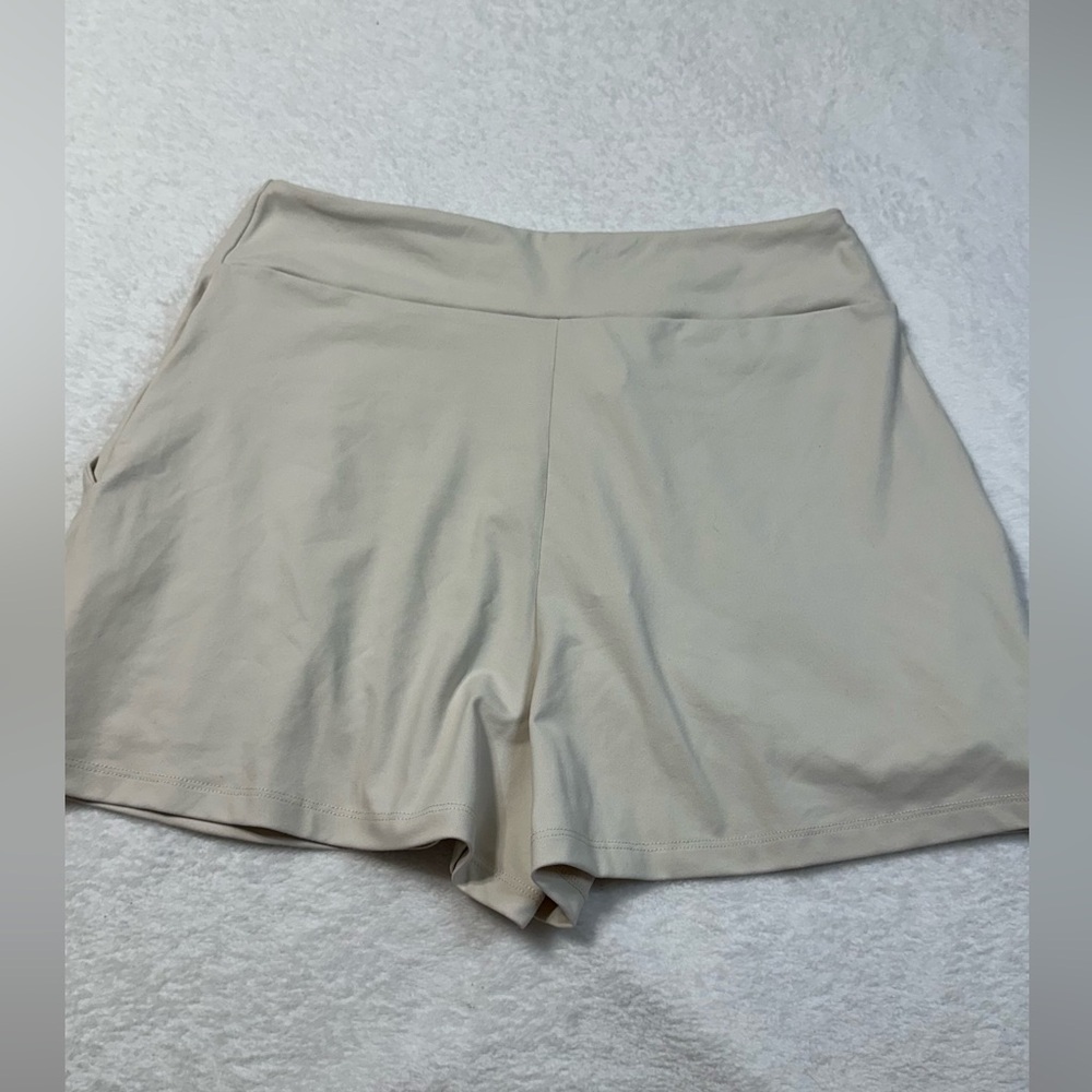 NWT Susana Monaco Pleated Short, Blanched Almond With Pockets in Size M - Picture 13 of 14